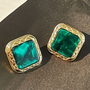 ✨Gorgeous Green Ripples Stud Earring